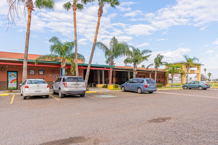 More Photos Of 301 Conquest, Edinburg Office For Sale