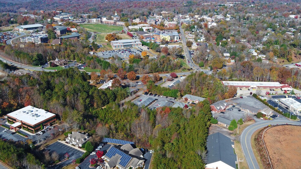 More Photos Of 20 Mountain Dr, Dahlonega Hotel For Sale