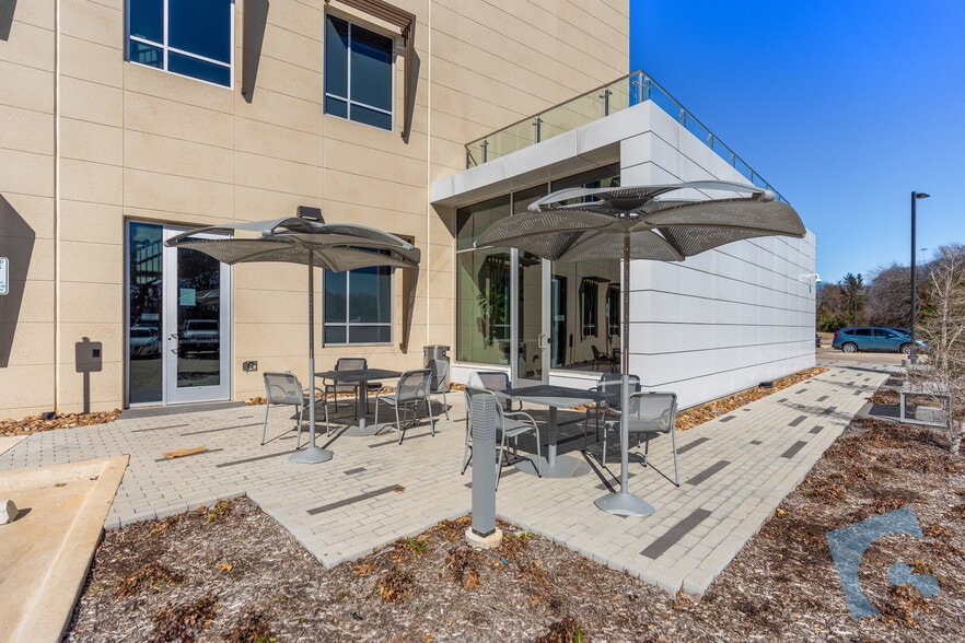 More Photos Of 2101 Westpark Ct, Euless Medical For Lease