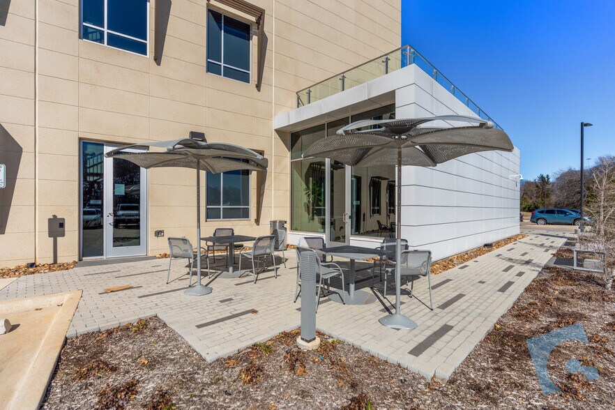 More Photos Of 2101 Westpark Ct, Euless Medical For Lease