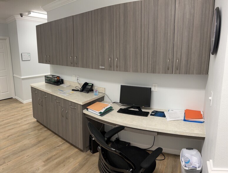 More Photos Of 1104 Kyle Wood Ln, Brandon Medical For Lease
