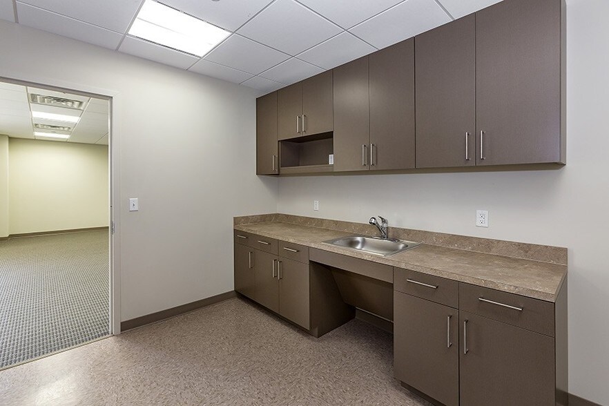 More Photos Of 123 Tice Blvd, Woodcliff Lake Office For Lease