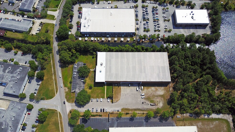 More Photos Of 11660 Central Pky, Jacksonville Warehouse For Lease