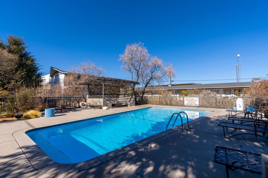 More Photos Of 601 W San Antonio St, Marfa Hotel For Sale