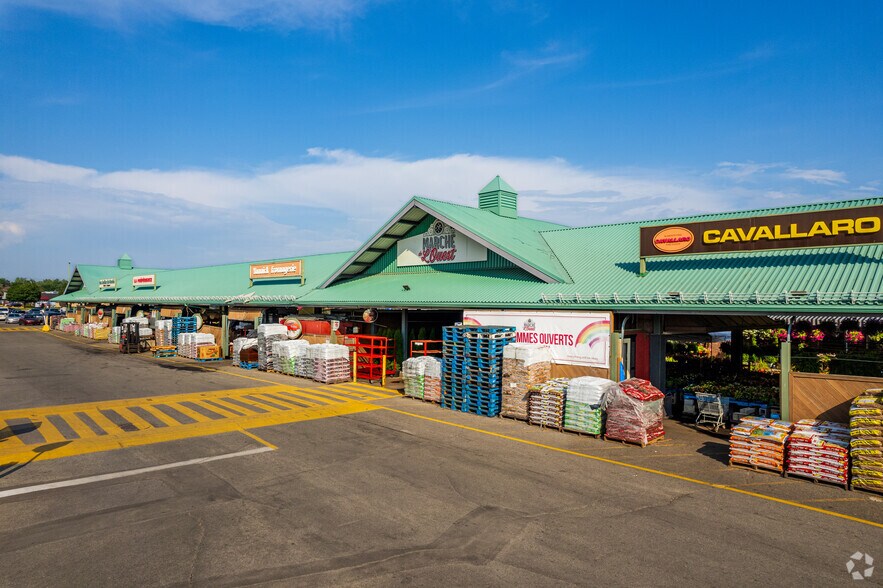 More Photos Of 11690 Boul Salaberry, Dollard-des-Ormeaux Unknown For Lease