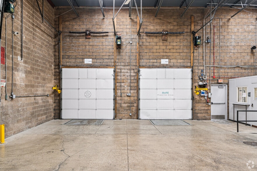 More Photos Of 1657 N Kostner Ave, Chicago Warehouse For Lease