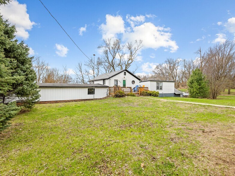 More Photos Of 2280 S Rock City Rd, Ridott Multifamily For Sale