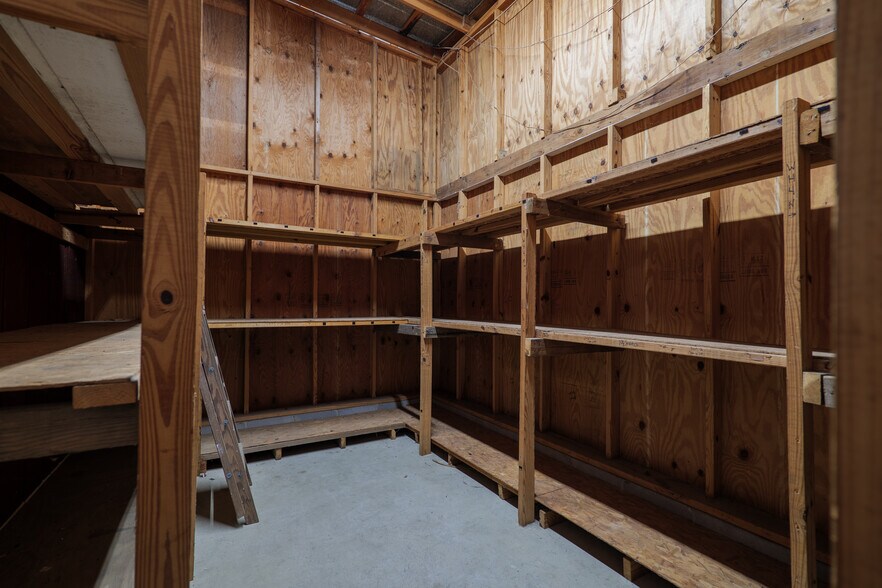 More Photos Of 450 W Highway 64, Lakeland Warehouse For Lease