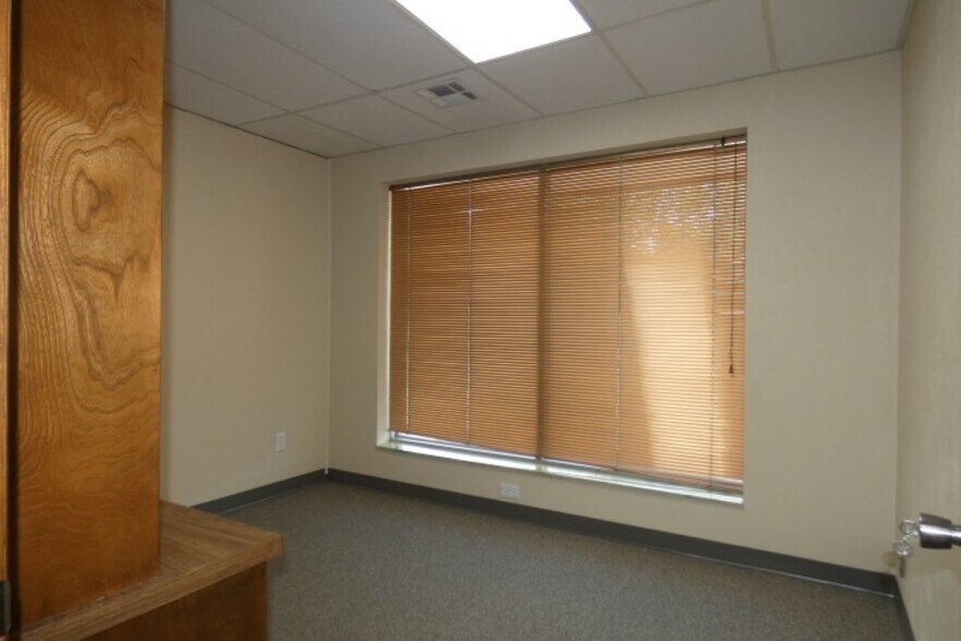 More Photos Of 2101 NW Ferris Ave, Lawton Office For Sale