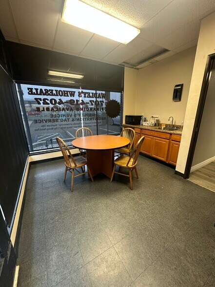 More Photos Of 1520 N Texas St, Fairfield Auto Dealership For Lease