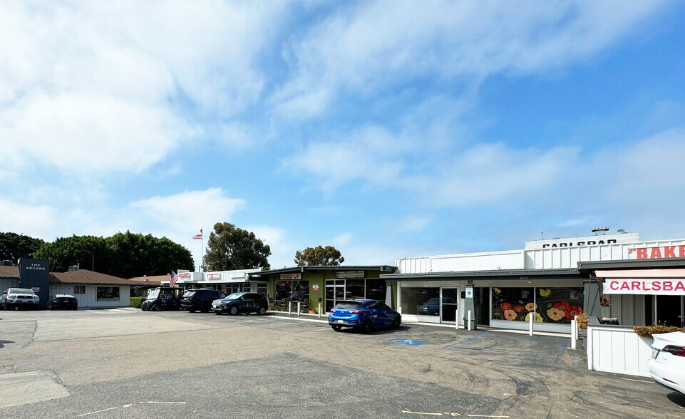 More Photos Of 2805-2855 Roosevelt St, Carlsbad Storefront For Lease