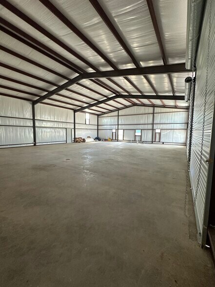 More Photos Of 4072 Old Lorena Rd, Lorena Light Manufacturing For Lease