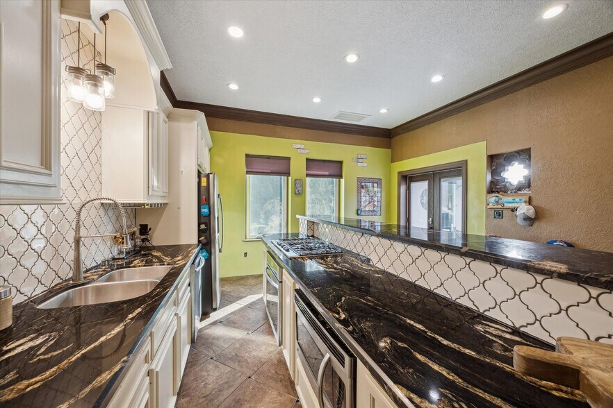 More Photos Of 614 Pine Gully Rd, Seabrook Apartments For Sale