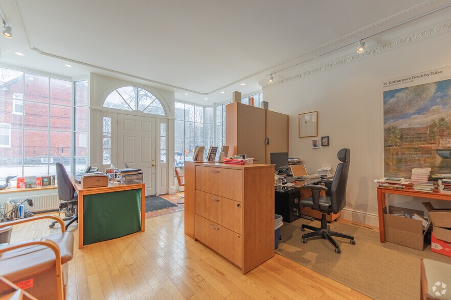 More Photos Of 386 Huron St, Toronto Storefront Retail Office For Lease