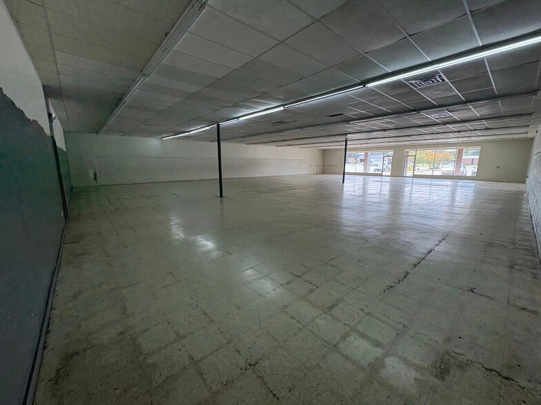 More Photos Of 235-263 W 3rd St, Ayden Unknown For Lease