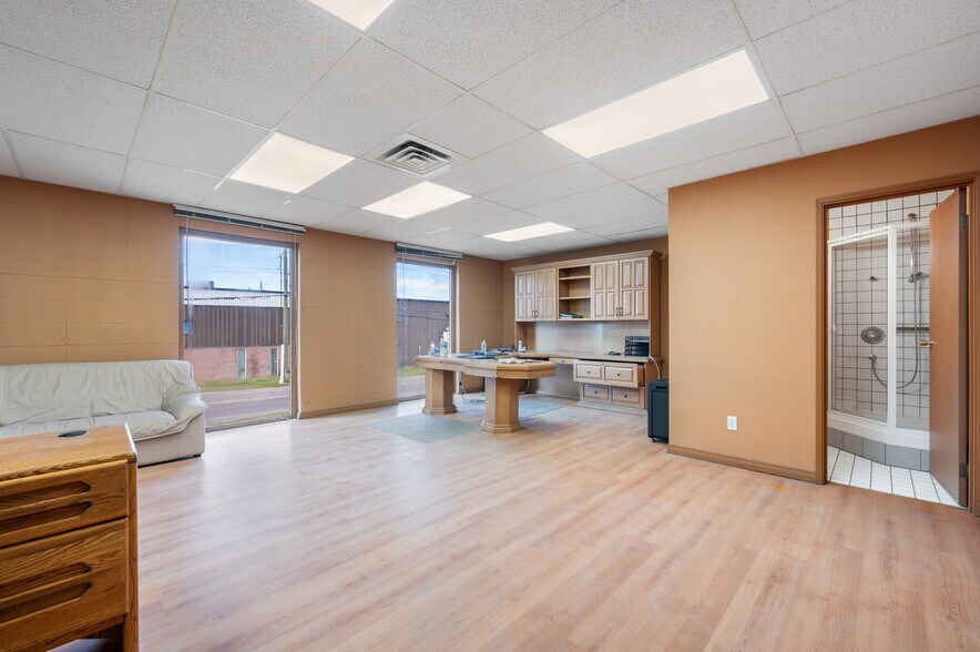 More Photos Of 4116 64 Av SE, Calgary Industrial For Sale