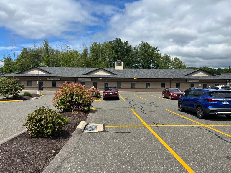 More Photos Of 915 Sullivan Ave, South Windsor Unknown For Lease