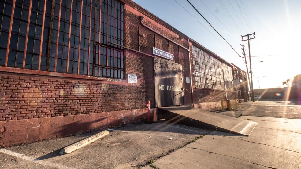 More Photos Of 6000 Avalon Blvd, Los Angeles Warehouse For Lease