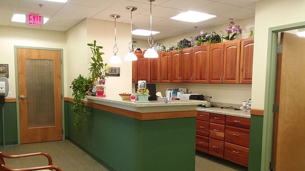 More Photos Of 200 Silver St, Agawam Medical For Lease