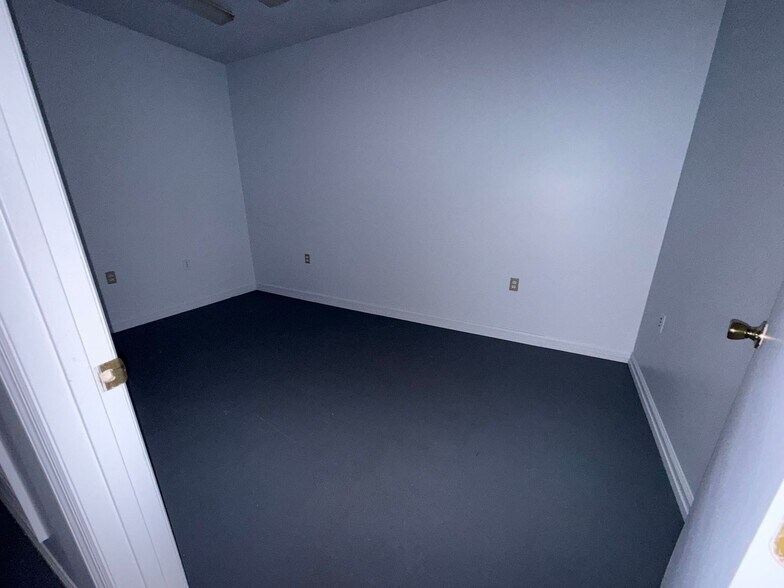 More Photos Of 905E W DeKalb St, Camden Office For Lease