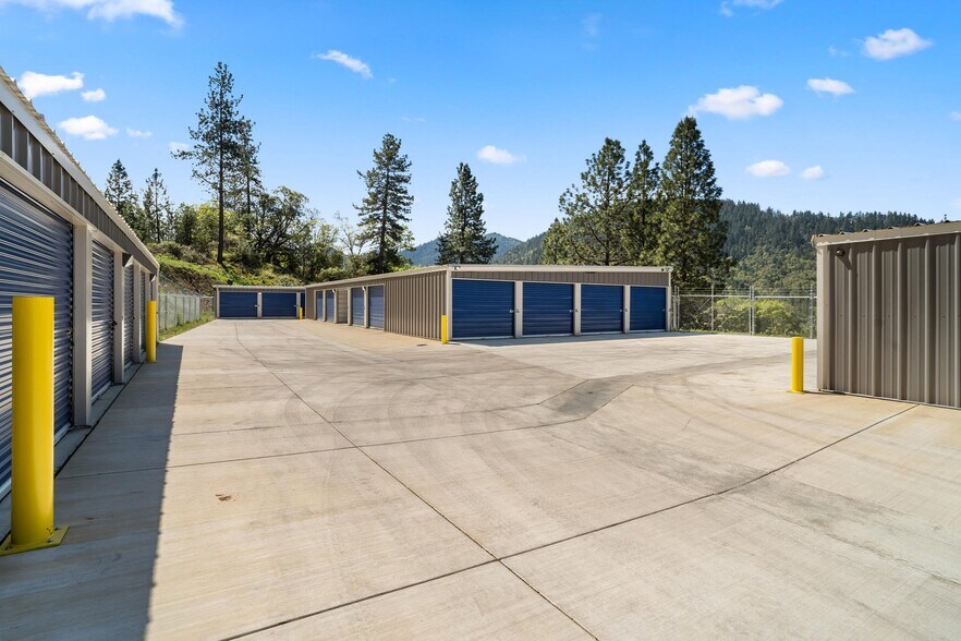 More Photos Of 5450 N River Rd, Gold Hill Self Storage For Sale