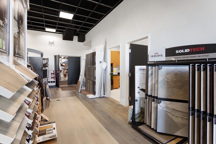 More Photos Of 1800 N Rand Rd, Palatine Freestanding For Sale