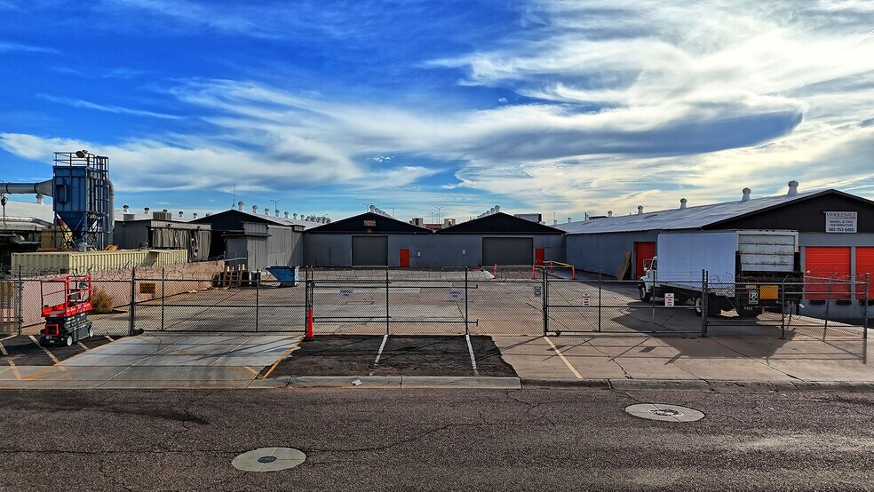 More Photos Of 2901-2925 N 29th Dr, Phoenix Warehouse For Lease