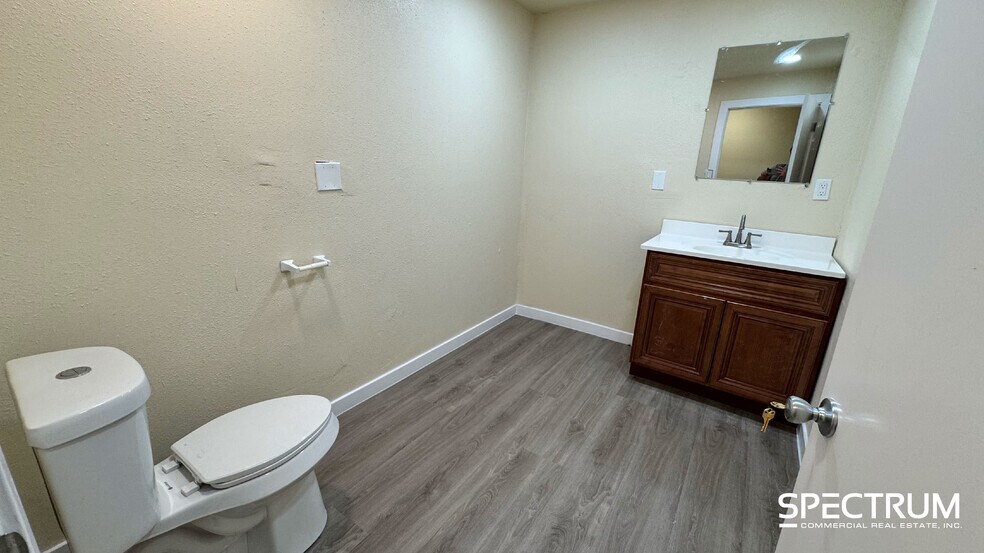 More Photos Of 21024 Sherman Way, Canoga Park Auto Repair For Lease
