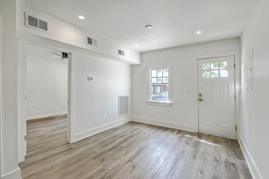 More Photos Of 68 Lee St, Charleston Apartments For Sale