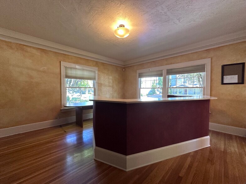 More Photos Of 619 NE Roberts Ave, Gresham Medical For Lease