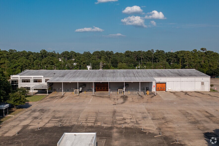 More Photos Of 3950 Interwood S Pky, Houston Warehouse For Lease