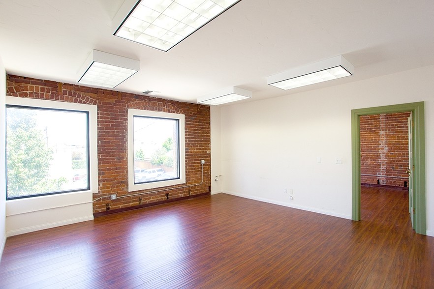 More Photos Of 1002-1008 S Pacific Ave, San Pedro Storefront Retail Office For Lease