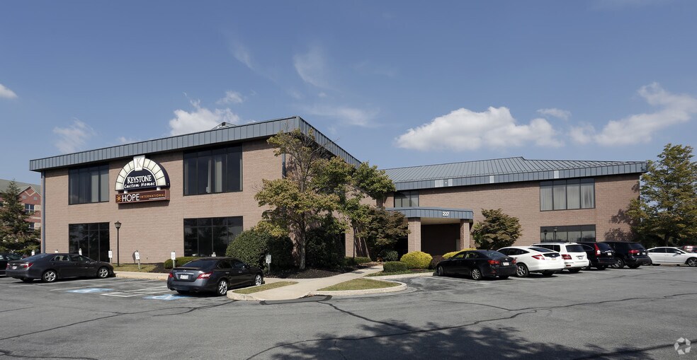 More Photos Of 215-230 Granite Run Dr, Lancaster Office For Lease