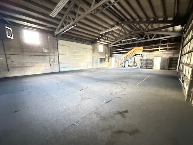 More Photos Of 427 Troy Rd, Moscow Warehouse For Sale
