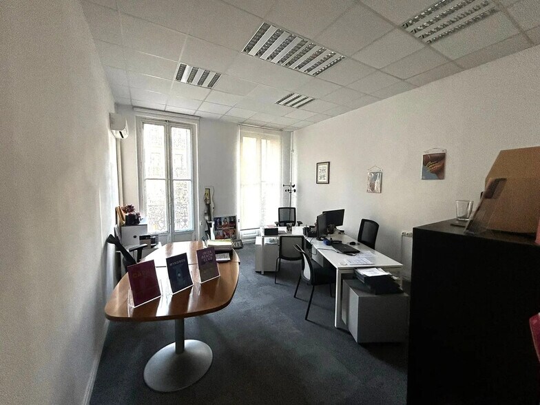 More Photos Of 180 Rue De Rome, Marseille Office For Sale