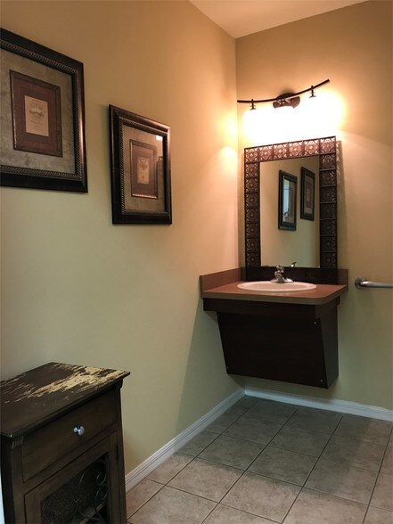 More Photos Of 18540-18544 N Dale Mabry Hwy, Lutz Office For Sale