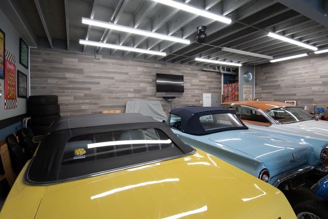 More Photos Of 2220 Ferry Rd, Naperville Showroom For Sale