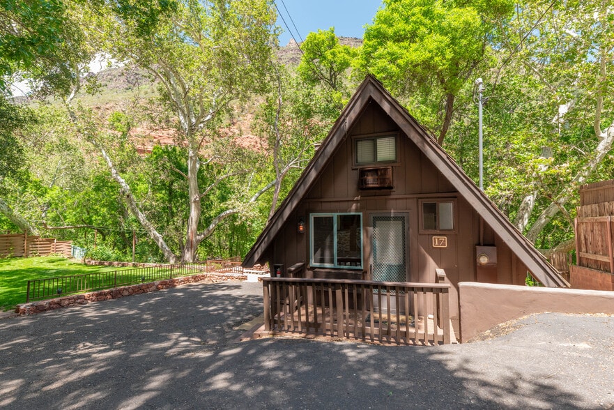 More Photos Of 4548 N State Route 89A, Sedona Hotel For Sale