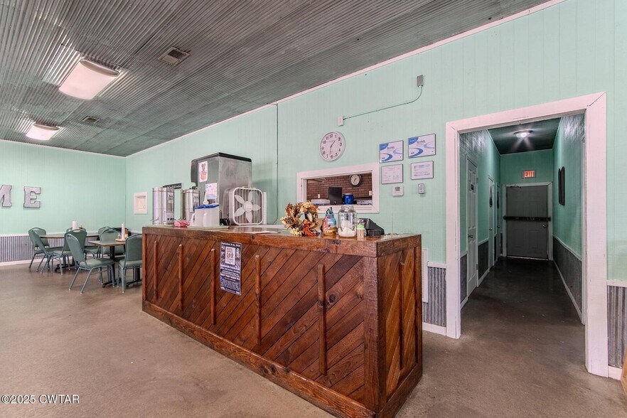 More Photos Of 225 N Front St, Halls General Retail For Sale