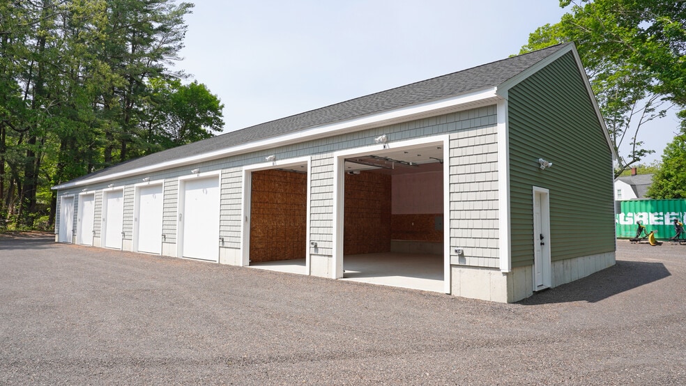 More Photos Of 341 Wareham St, Middleborough Self Storage For Lease