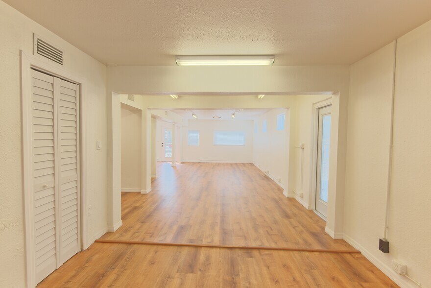 More Photos Of 1200 40th St S, Saint Petersburg Office For Lease