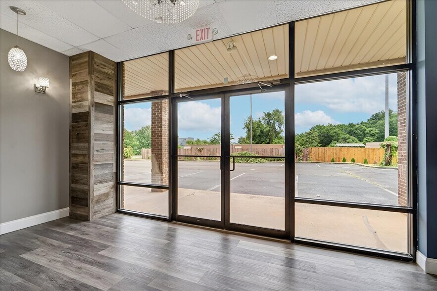 More Photos Of 2055 Blue Spring Rd, Huntsville Storefront Retail Office For Sale