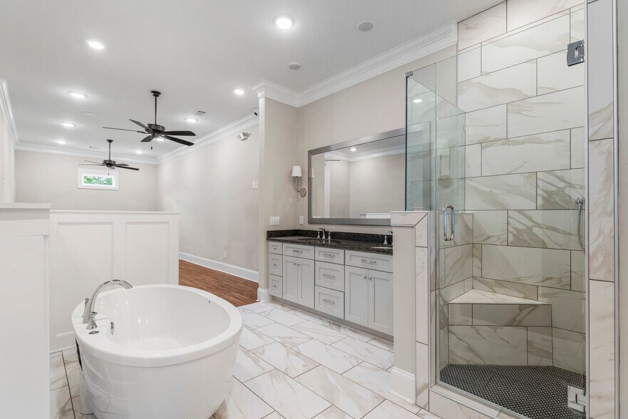 More Photos Of 102 S College St, Hamilton Flex For Sale