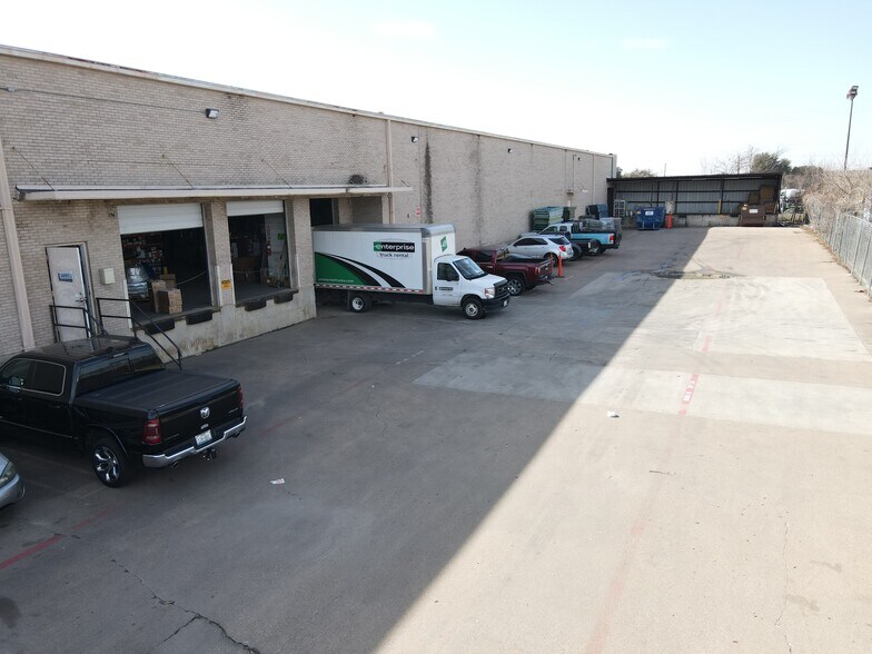 More Photos Of 9119 John Carpenter Fwy, Dallas Warehouse For Sale