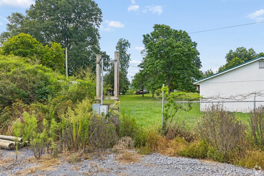 More Photos Of 390 Johnson Lake Rd, Adairsville Land For Lease