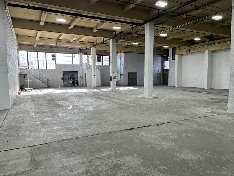 More Photos Of 395 Broad Ave, Ridgefield Warehouse For Lease