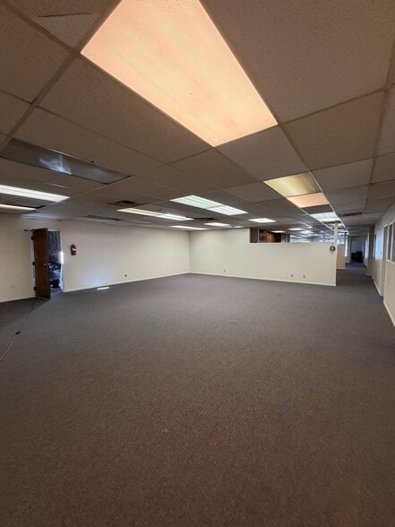 More Photos Of 7931 Deering Ave, Canoga Park Service For Sale