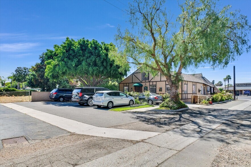 More Photos Of 1953 E Chapman Ave, Fullerton Medical For Sale