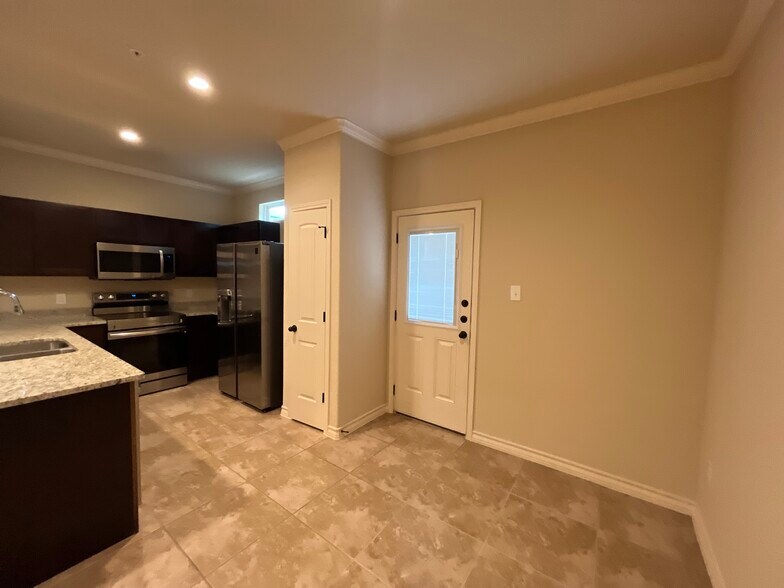 More Photos Of 6407 Luglio Ln, San Antonio Apartments For Sale