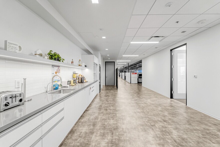 More Photos Of 4910 Airport Plaza Dr, Long Beach Loft Creative Space For Lease